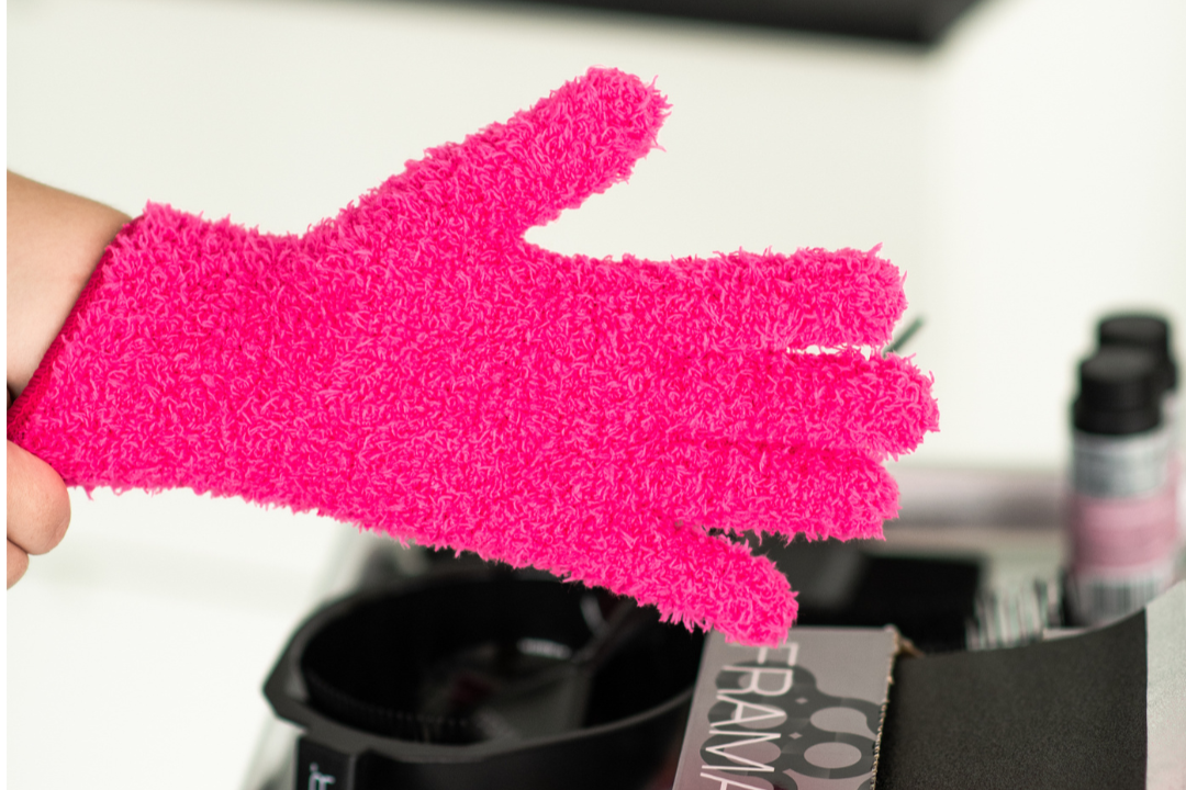 Buy Nitrile gloves for Salons and Bleach Blender Gloves. Best Nitrile Gloves in India.