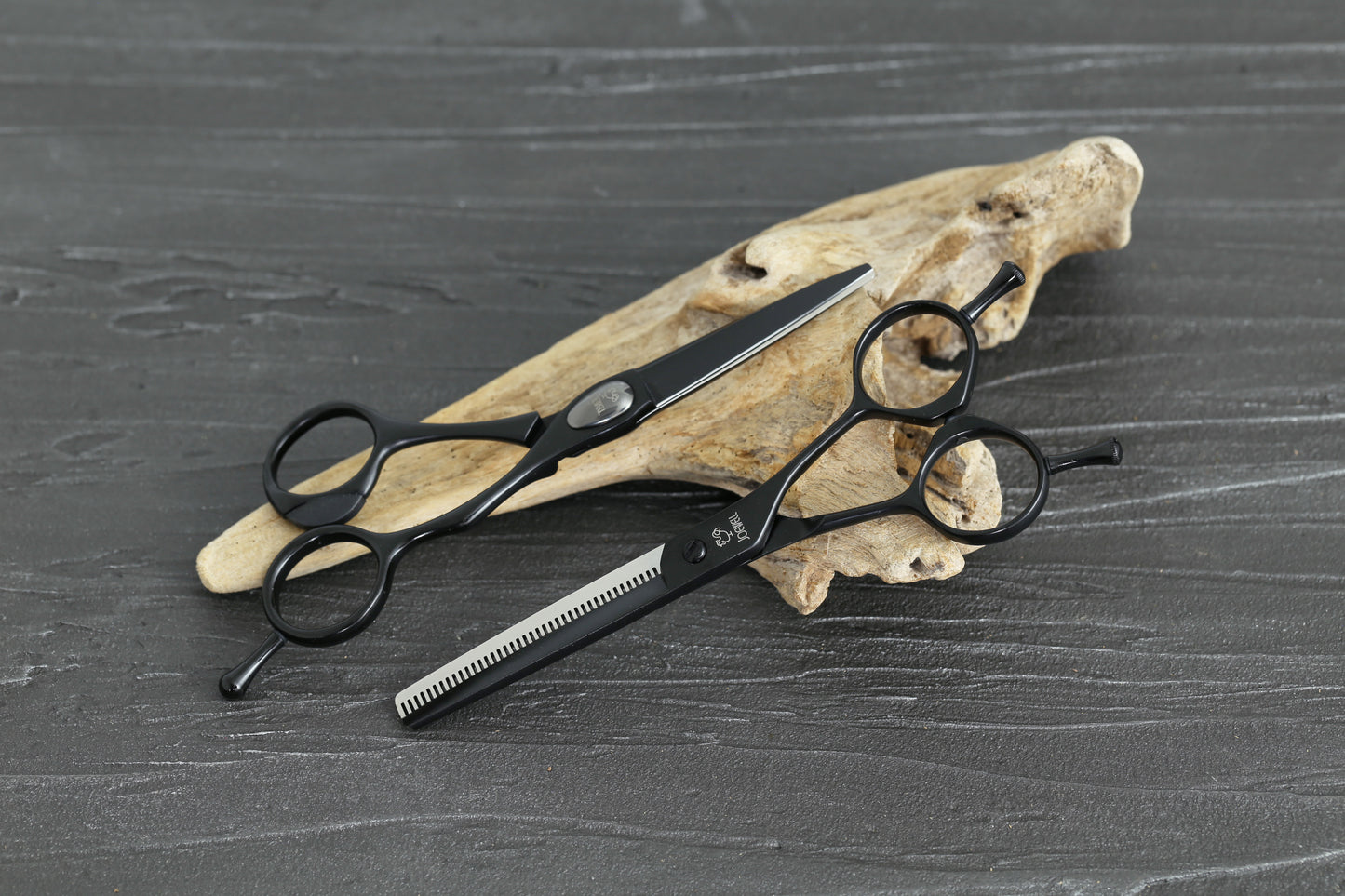 Buy Original Joewell Hair Cutting Scissors, FX Series Matt Black. Made in Japan Hair Scissors now available in India.