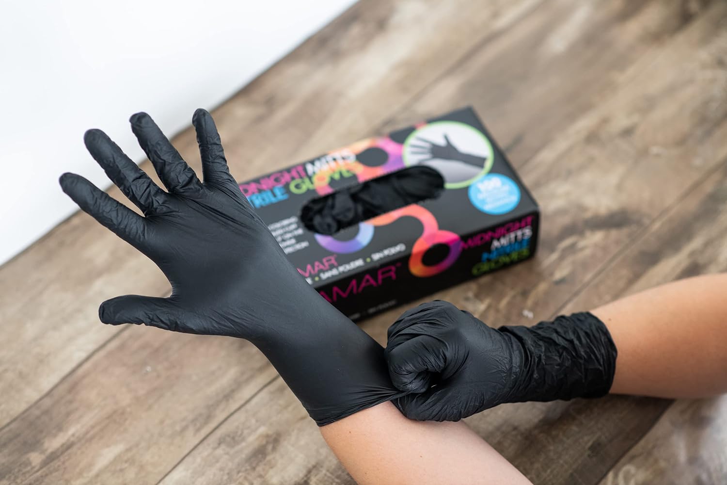 Framar Black Nitrile Gloves are powder free gloves for salons.